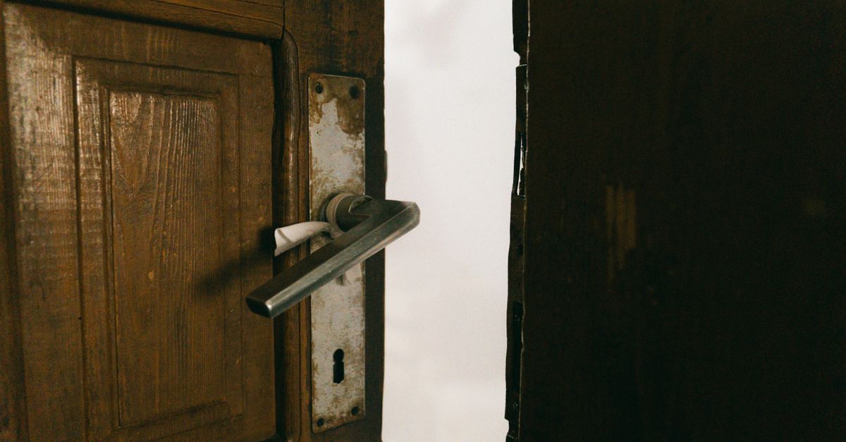 Mortise Lock vs. Cylindrical Lock: Which Is on Your NYC Apartment Door? — West End Ave Locksmith NYC